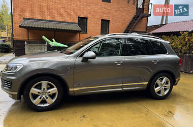 Внедорожник / Кроссовер Volkswagen Touareg 2015 в 