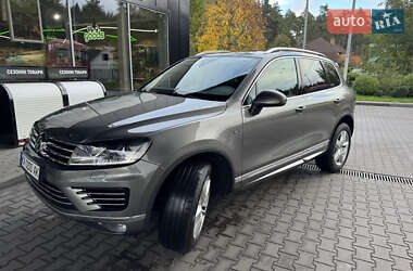 Позашляховик / Кросовер Volkswagen Touareg 2015 в Києві