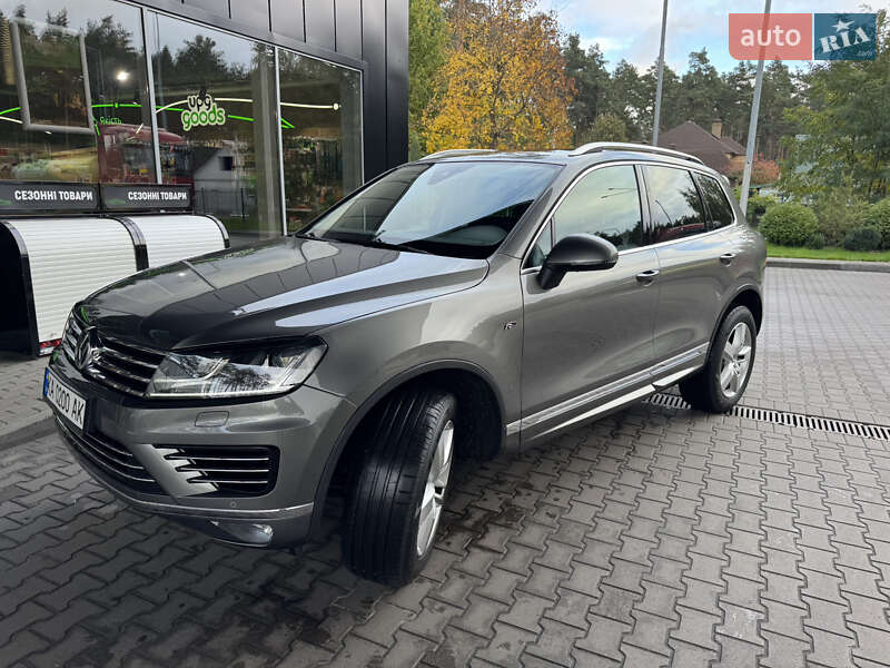 Внедорожник / Кроссовер Volkswagen Touareg 2015 в 