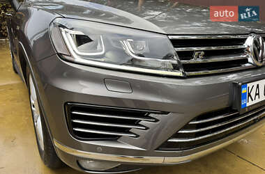 Внедорожник / Кроссовер Volkswagen Touareg 2015 в 