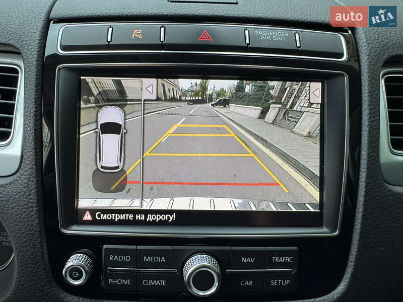 Позашляховик / Кросовер Volkswagen Touareg 2016 в Києві