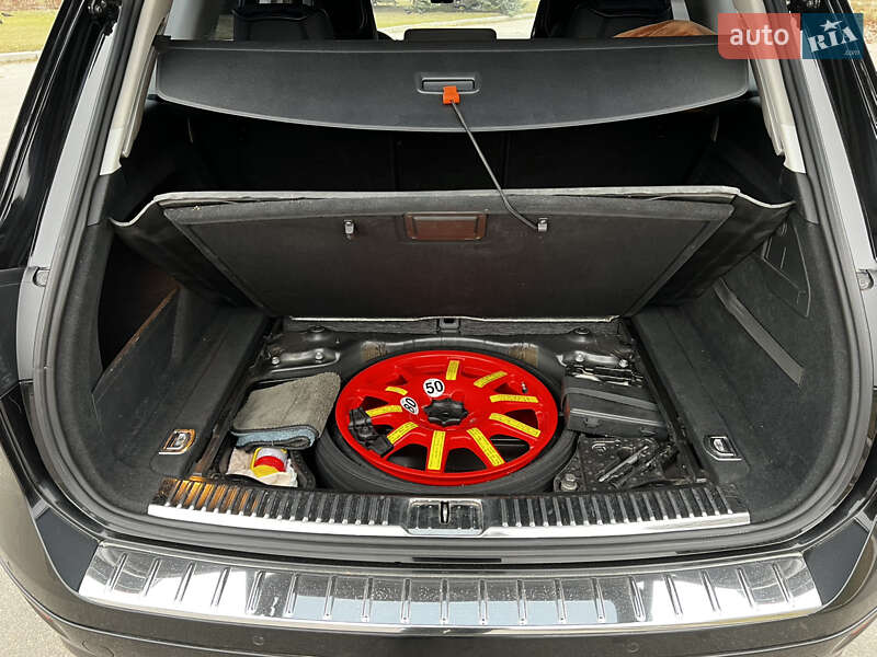 Позашляховик / Кросовер Volkswagen Touareg 2013 в Сумах