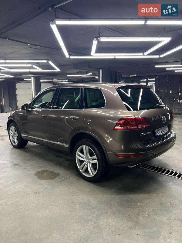 Внедорожник / Кроссовер Volkswagen Touareg 2012 в Харькове