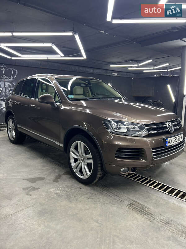 Внедорожник / Кроссовер Volkswagen Touareg 2012 в Харькове