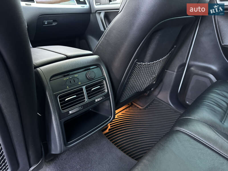 Позашляховик / Кросовер Volkswagen Touareg 2015 в Києві фото 28 Позашляховик / Кросовер Volkswagen Touareg 2015 в Києві