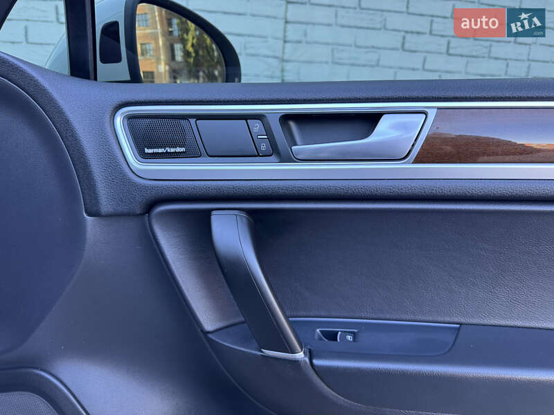 Позашляховик / Кросовер Volkswagen Touareg 2015 в Києві фото 36 Позашляховик / Кросовер Volkswagen Touareg 2015 в Києві