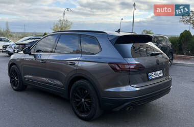 Внедорожник / Кроссовер Volkswagen Touareg 2018 в 