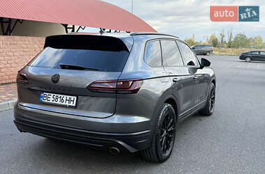 Внедорожник / Кроссовер Volkswagen Touareg 2018 в 
