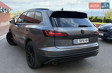 Внедорожник / Кроссовер Volkswagen Touareg 2018 в 
