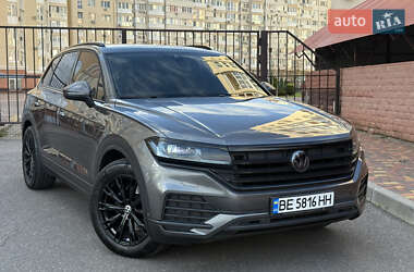 Внедорожник / Кроссовер Volkswagen Touareg 2018 в 