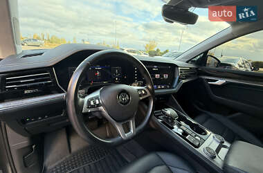 Внедорожник / Кроссовер Volkswagen Touareg 2018 в 