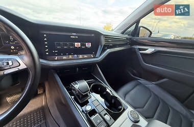 Внедорожник / Кроссовер Volkswagen Touareg 2018 в 