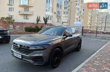 Внедорожник / Кроссовер Volkswagen Touareg 2018 в 