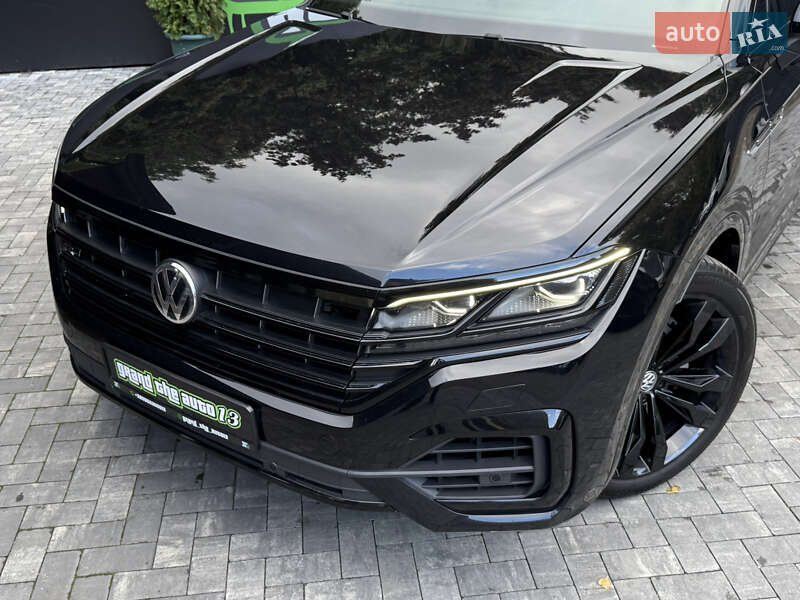 Внедорожник / Кроссовер Volkswagen Touareg 2020 в Киеве