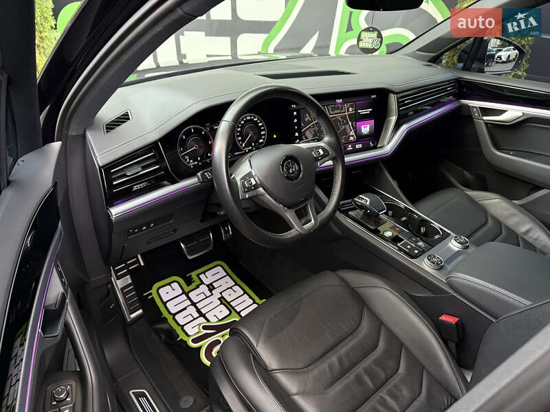 Внедорожник / Кроссовер Volkswagen Touareg 2020 в Киеве