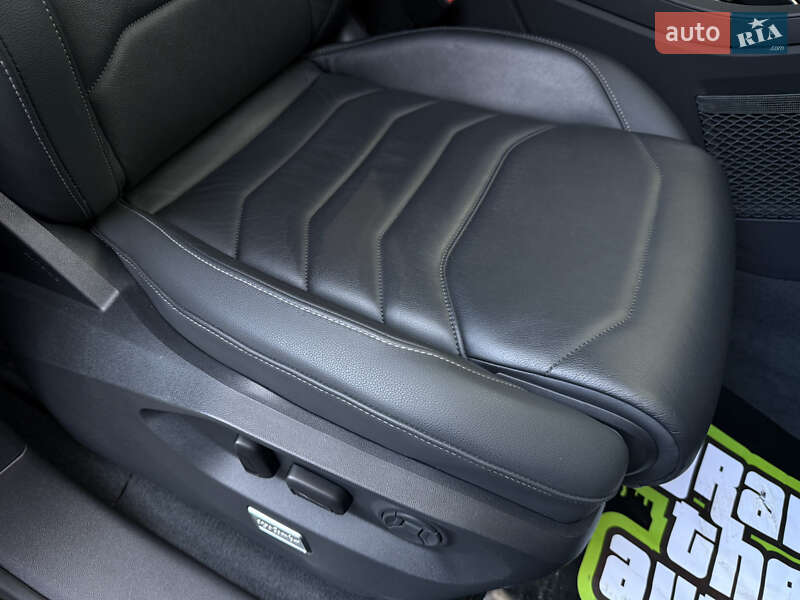 Внедорожник / Кроссовер Volkswagen Touareg 2020 в Киеве