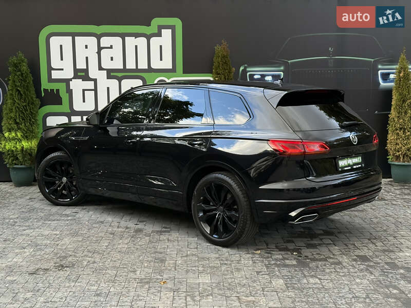 Внедорожник / Кроссовер Volkswagen Touareg 2020 в Киеве