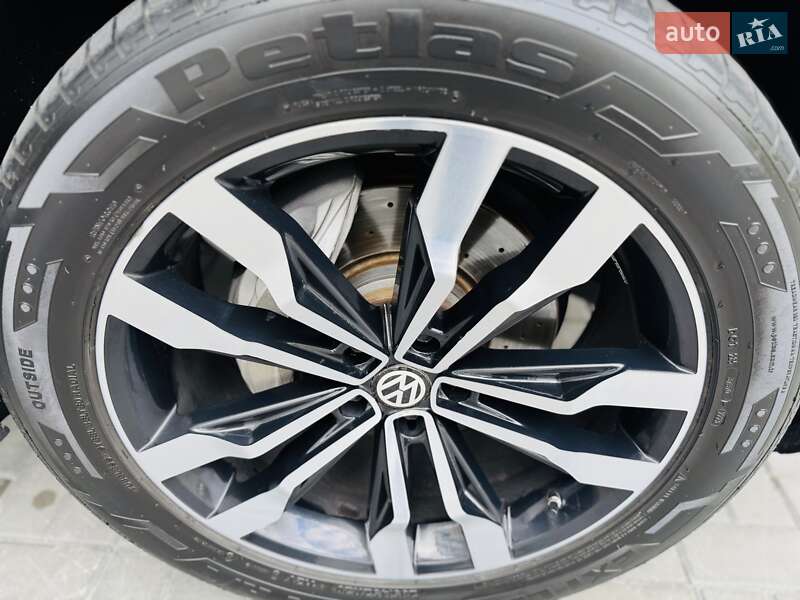 Внедорожник / Кроссовер Volkswagen Touareg 2018 в Днепре фото 32 Внедорожник / Кроссовер Volkswagen Touareg 2018 в Днепре