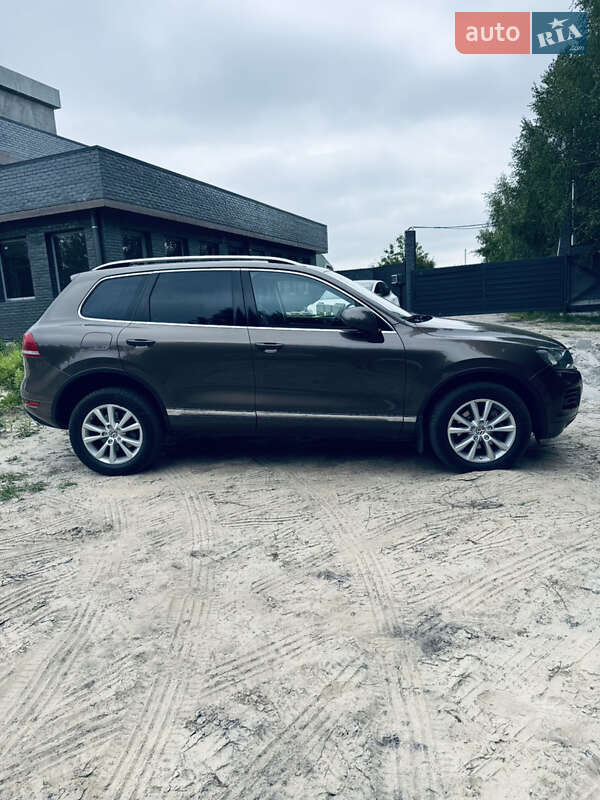 Позашляховик / Кросовер Volkswagen Touareg 2014 в Луцьку