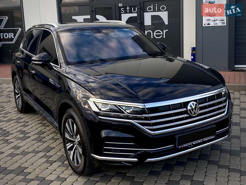 Позашляховик / Кросовер Volkswagen Touareg 2019 в Мукачевому