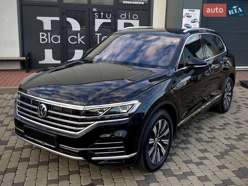 Позашляховик / Кросовер Volkswagen Touareg 2019 в Мукачевому