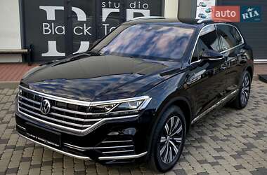 Внедорожник / Кроссовер Volkswagen Touareg 2019 в 