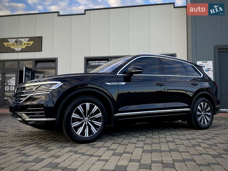 Позашляховик / Кросовер Volkswagen Touareg 2019 в Мукачевому