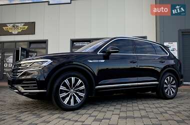 Внедорожник / Кроссовер Volkswagen Touareg 2019 в 