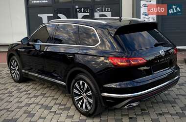 Внедорожник / Кроссовер Volkswagen Touareg 2019 в 