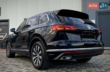 Внедорожник / Кроссовер Volkswagen Touareg 2019 в 