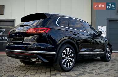 Внедорожник / Кроссовер Volkswagen Touareg 2019 в 