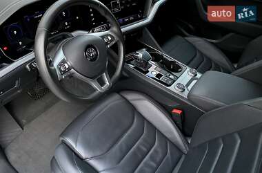 Внедорожник / Кроссовер Volkswagen Touareg 2019 в 