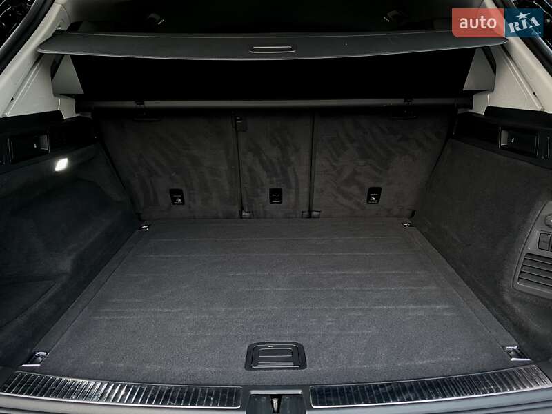 Позашляховик / Кросовер Volkswagen Touareg 2019 в Мукачевому