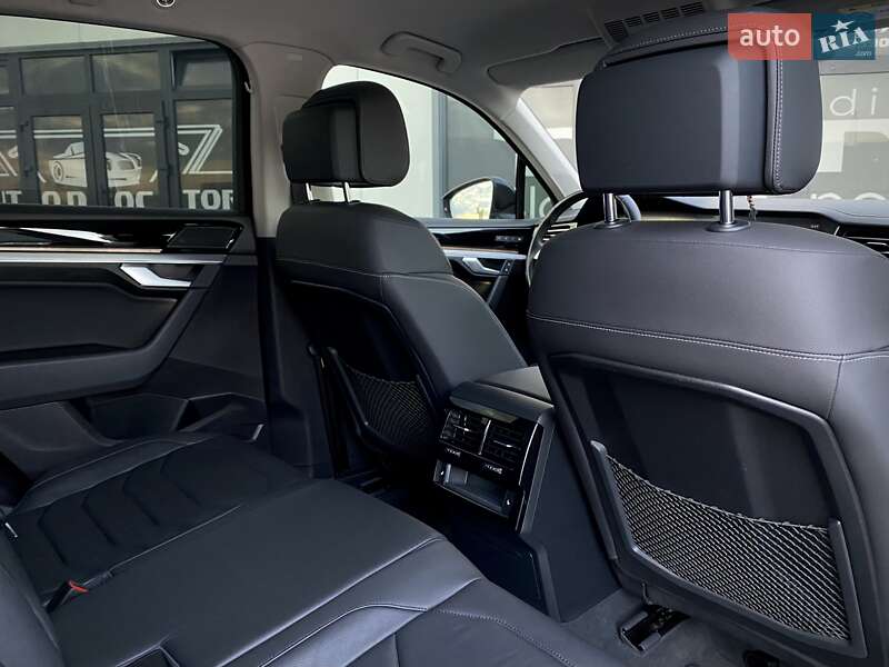 Позашляховик / Кросовер Volkswagen Touareg 2019 в Мукачевому