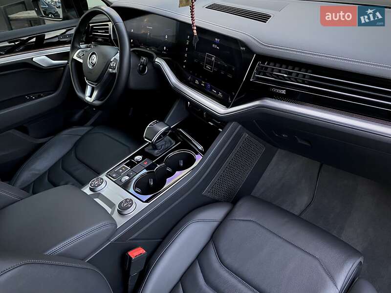 Позашляховик / Кросовер Volkswagen Touareg 2019 в Мукачевому