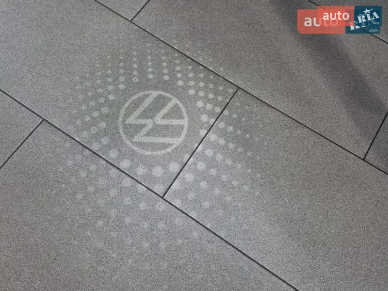 Позашляховик / Кросовер Volkswagen Touareg 2024 в Бучі