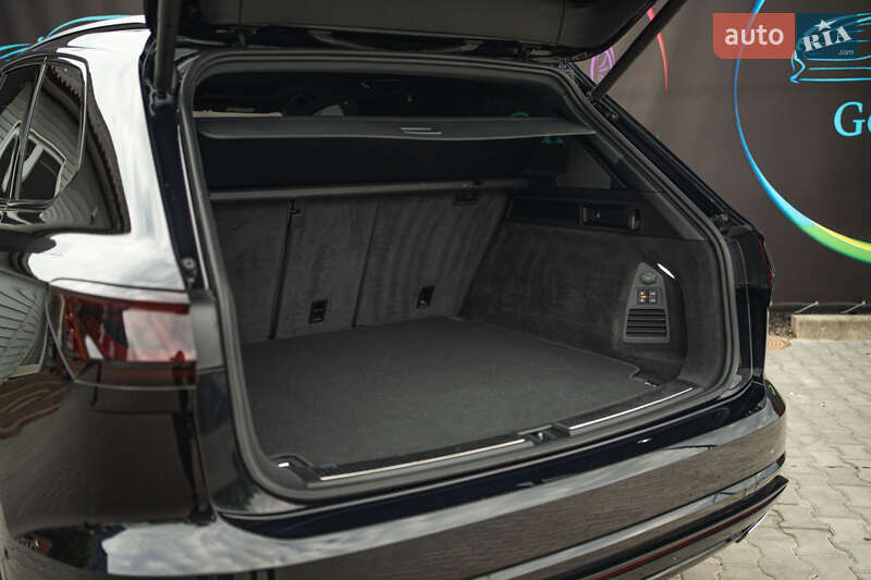 Позашляховик / Кросовер Volkswagen Touareg 2019 в Луцьку