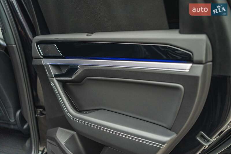 Позашляховик / Кросовер Volkswagen Touareg 2019 в Луцьку