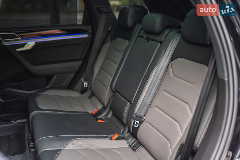 Позашляховик / Кросовер Volkswagen Touareg 2019 в Луцьку
