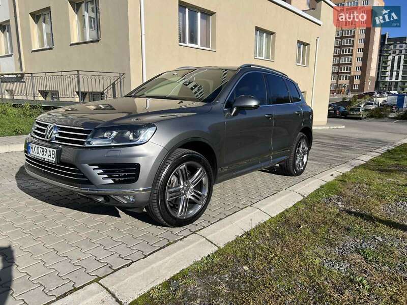 Внедорожник / Кроссовер Volkswagen Touareg 2016 в Хмельницком