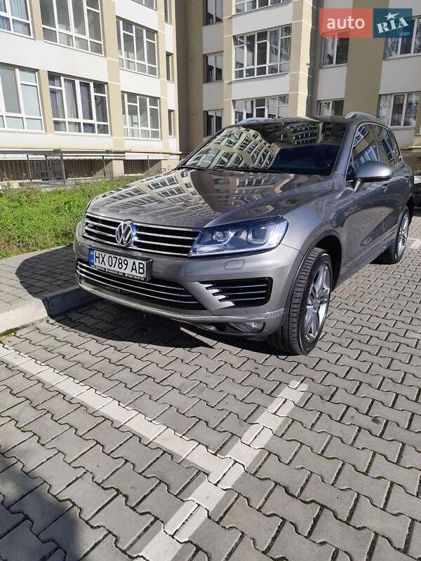 Внедорожник / Кроссовер Volkswagen Touareg 2016 в Хмельницком