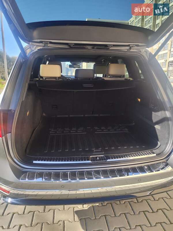 Внедорожник / Кроссовер Volkswagen Touareg 2016 в Хмельницком