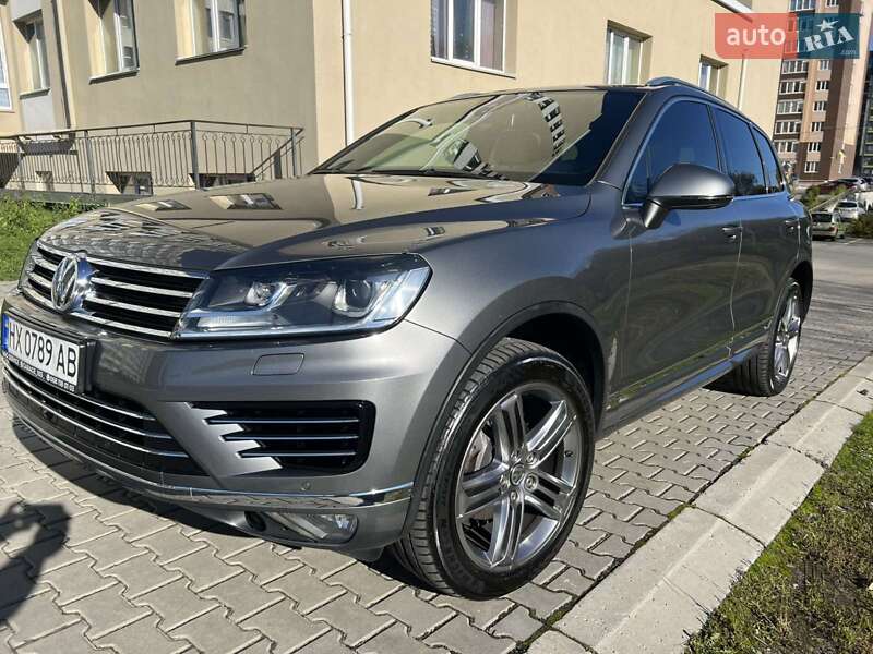 Внедорожник / Кроссовер Volkswagen Touareg 2016 в Хмельницком