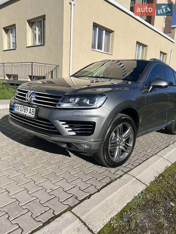 Внедорожник / Кроссовер Volkswagen Touareg 2016 в Хмельницком