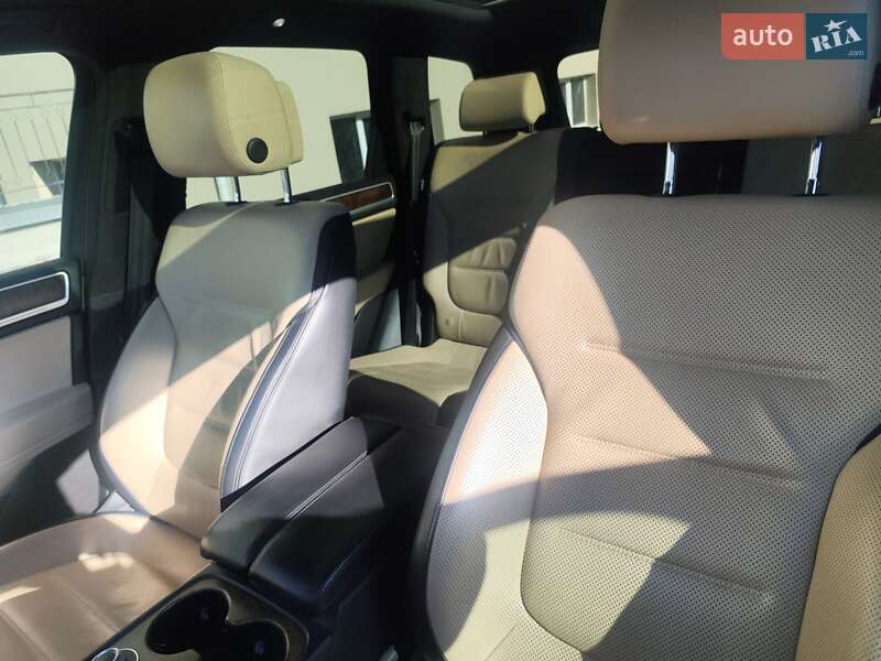 Внедорожник / Кроссовер Volkswagen Touareg 2016 в Хмельницком