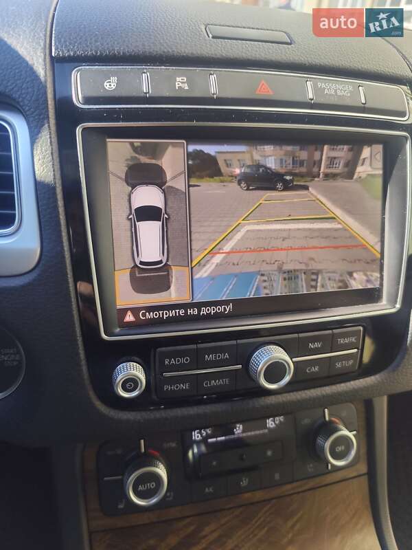 Внедорожник / Кроссовер Volkswagen Touareg 2016 в Хмельницком