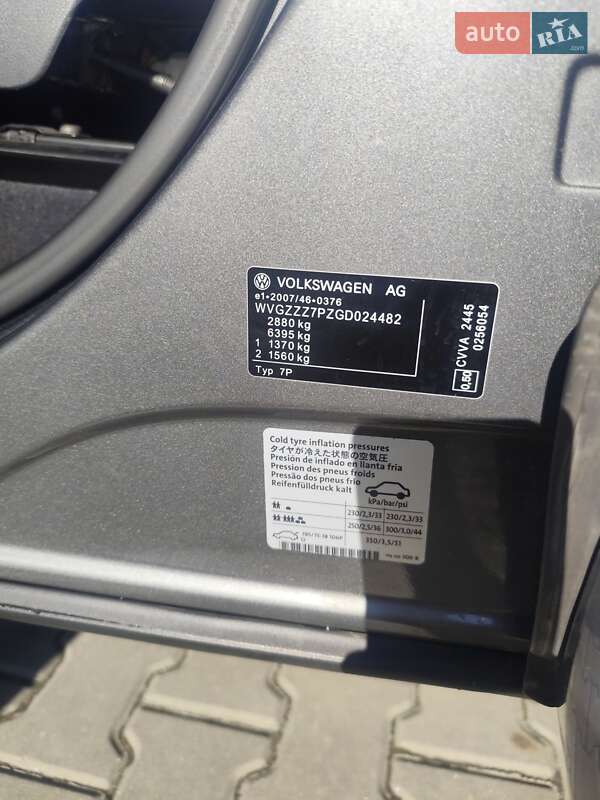 Внедорожник / Кроссовер Volkswagen Touareg 2016 в Хмельницком