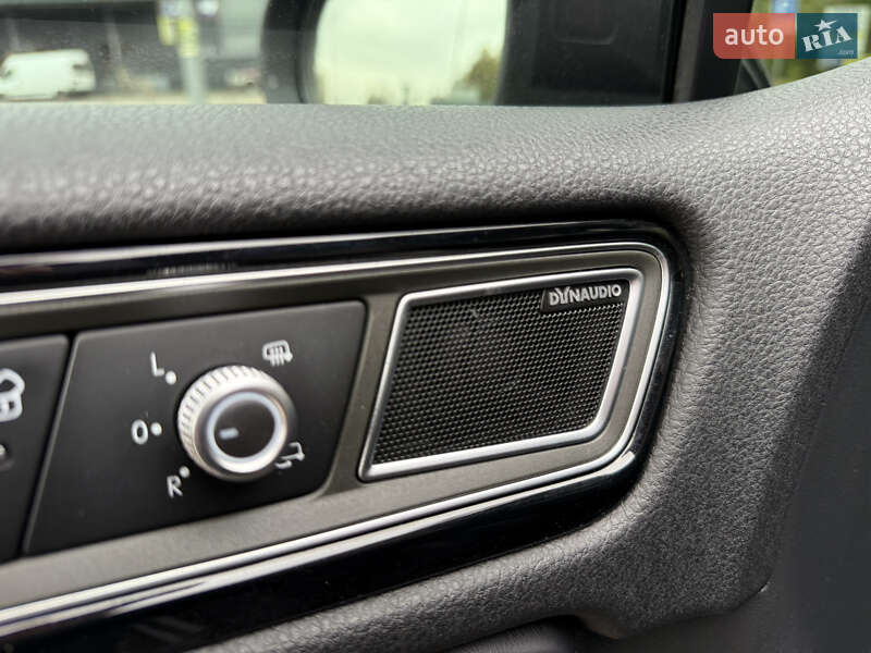 Позашляховик / Кросовер Volkswagen Touareg 2015 в Києві
