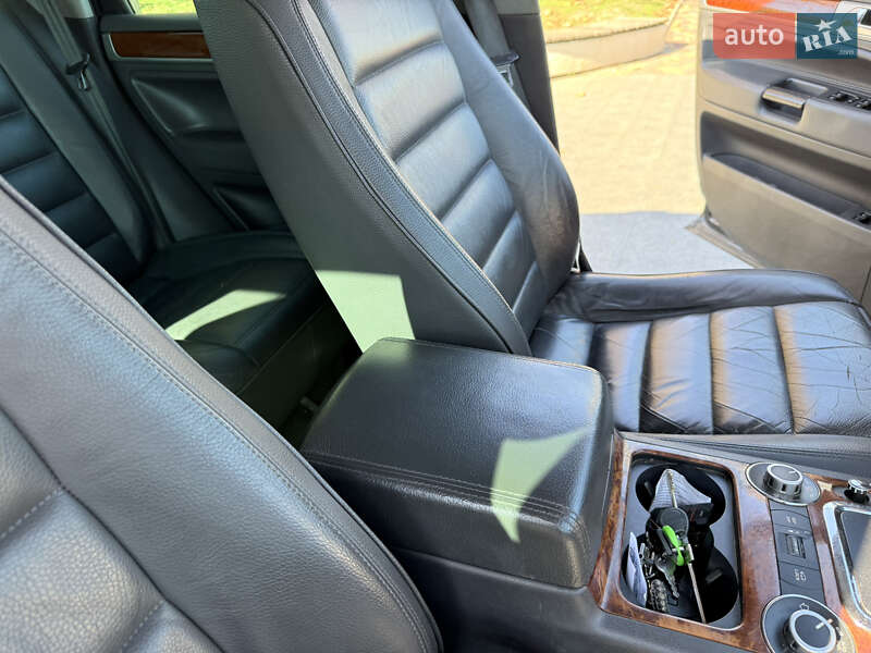 Внедорожник / Кроссовер Volkswagen Touareg 2006 в Одессе