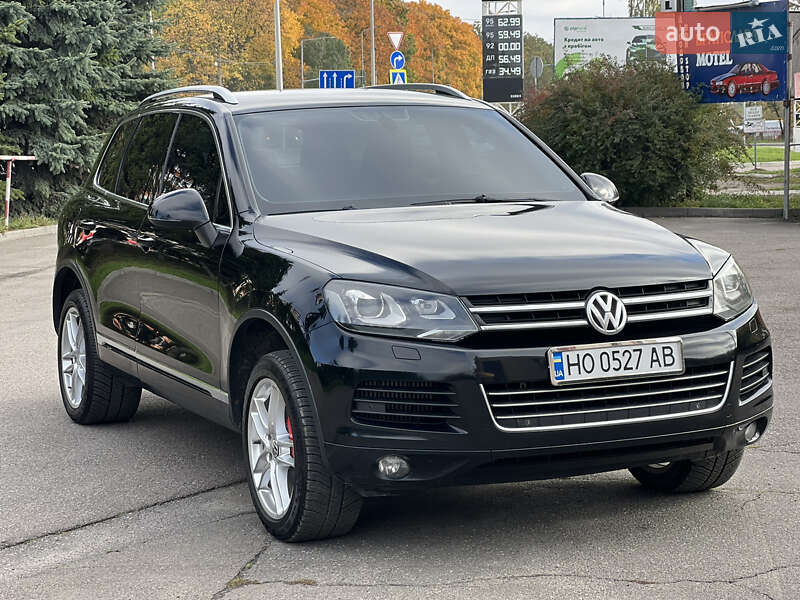 Внедорожник / Кроссовер Volkswagen Touareg 2011 в Тернополе